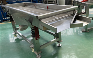 Industrial Food Grade Stainless Steel Durable Catalyst Linear Vibrating Sieve Machine For Wheat Flour Mill