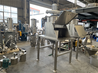 Food Or Medicine Granules Dust-free Feeding Station With Feeder Conveyor