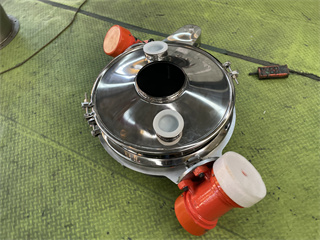 High Efficiency Bottom Output Direct Discharge Vibrating Screen Sifter For Soy Sauce With Two Motors