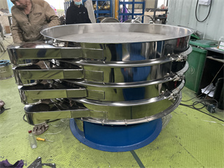 Plastic pelletized vibrator screen