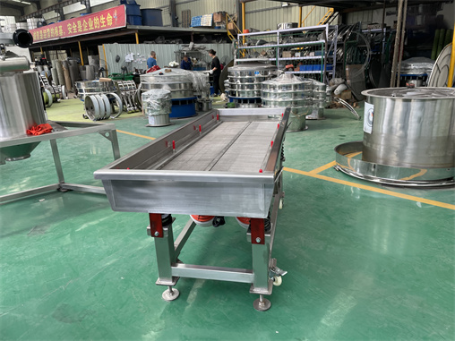 Linear Vibrating Screen With Chemicals Industry