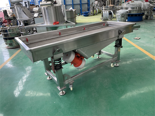 Linear vibrating screen is convenient to disassemble