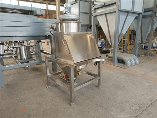 Dust free feeding station for chemical industry