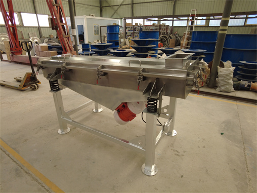 What are the applications of the linear vibrating screen in the food industry