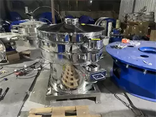 Factory Price Vibrating Screen Machine / Mobile Vibrating Screen For Cement Plant