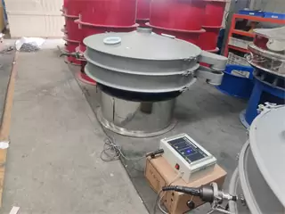 304 Sus Sandalwood Seed Sludge Dewatering Three-d Vibratory Screen Sieving Machine