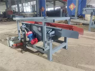 Vibration Screen Machine For Sorting Live Black Soldier Fly Larvae /Sieving Vibratory Conveyor/Vibratory Screen Sieve Xinxiang