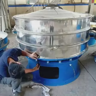 Trial operation method of high-efficiency three-dimensional vibrating screening machine