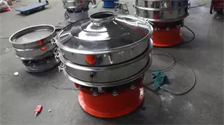 Mobile Vibrating Screen For Cement Plant